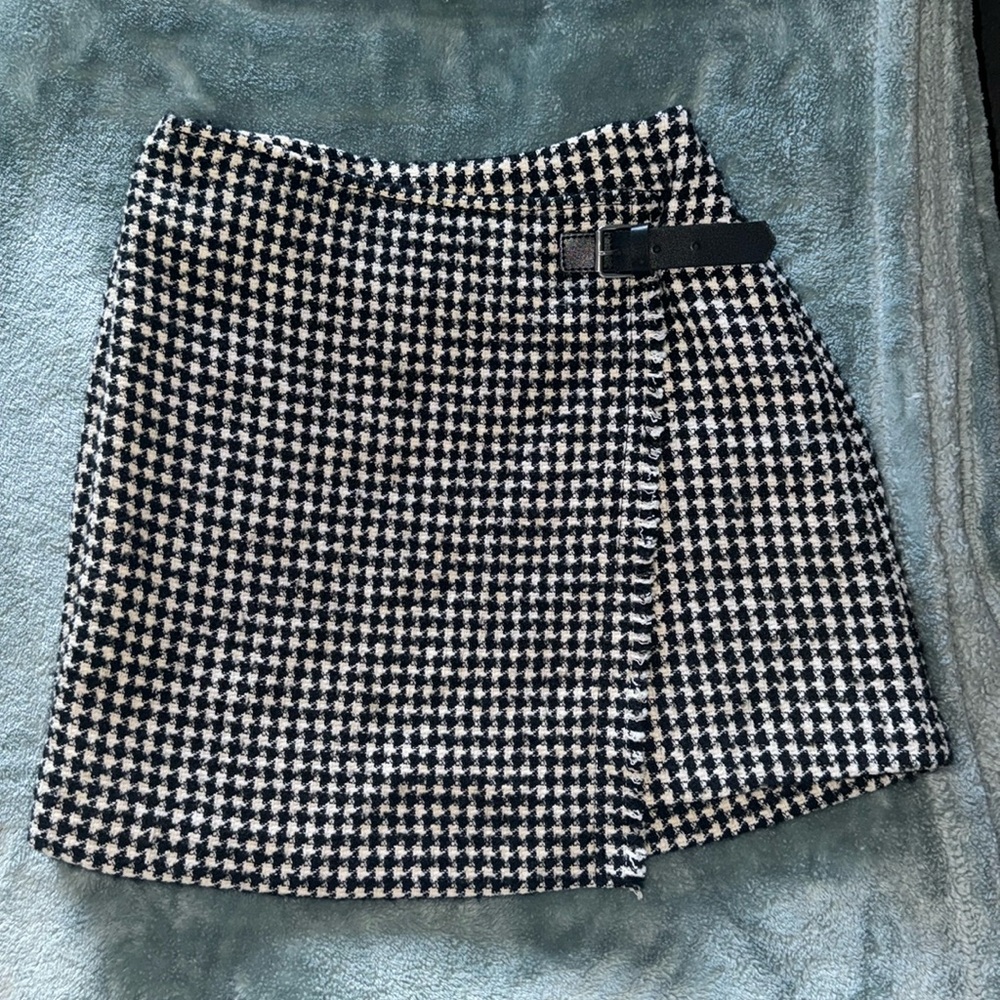 Zara black and white tweed skirt